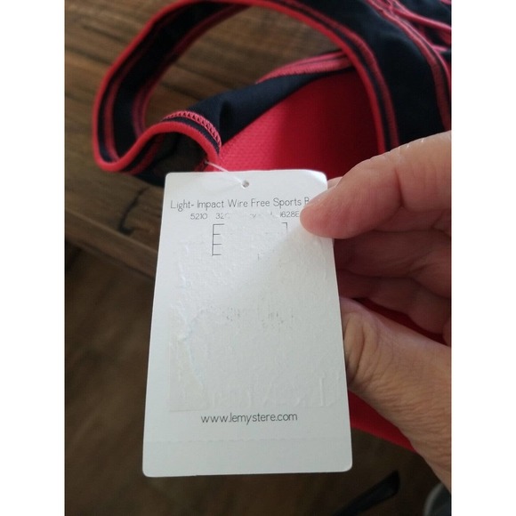 Light Impact Sports Bra Size 32C Women's Le Mystere Wire free US Black/Red New - Picture 7 of 9